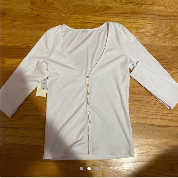 Aritzia - Picture 2 of 3